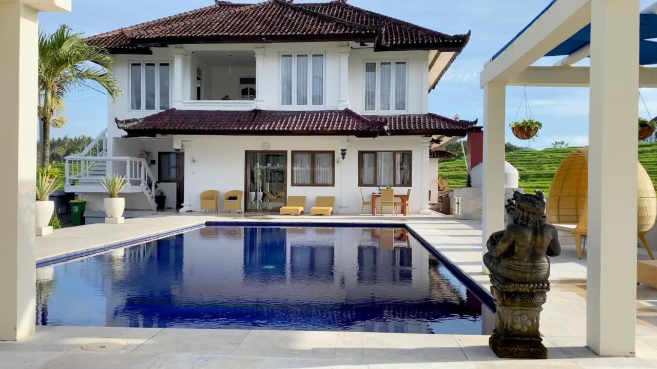 Airsatang Medewi Manorアパートホテル エクステリア 写真